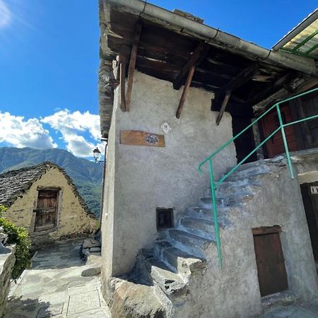 Casa Vacanze La Carbunera Domodossola Exterior foto