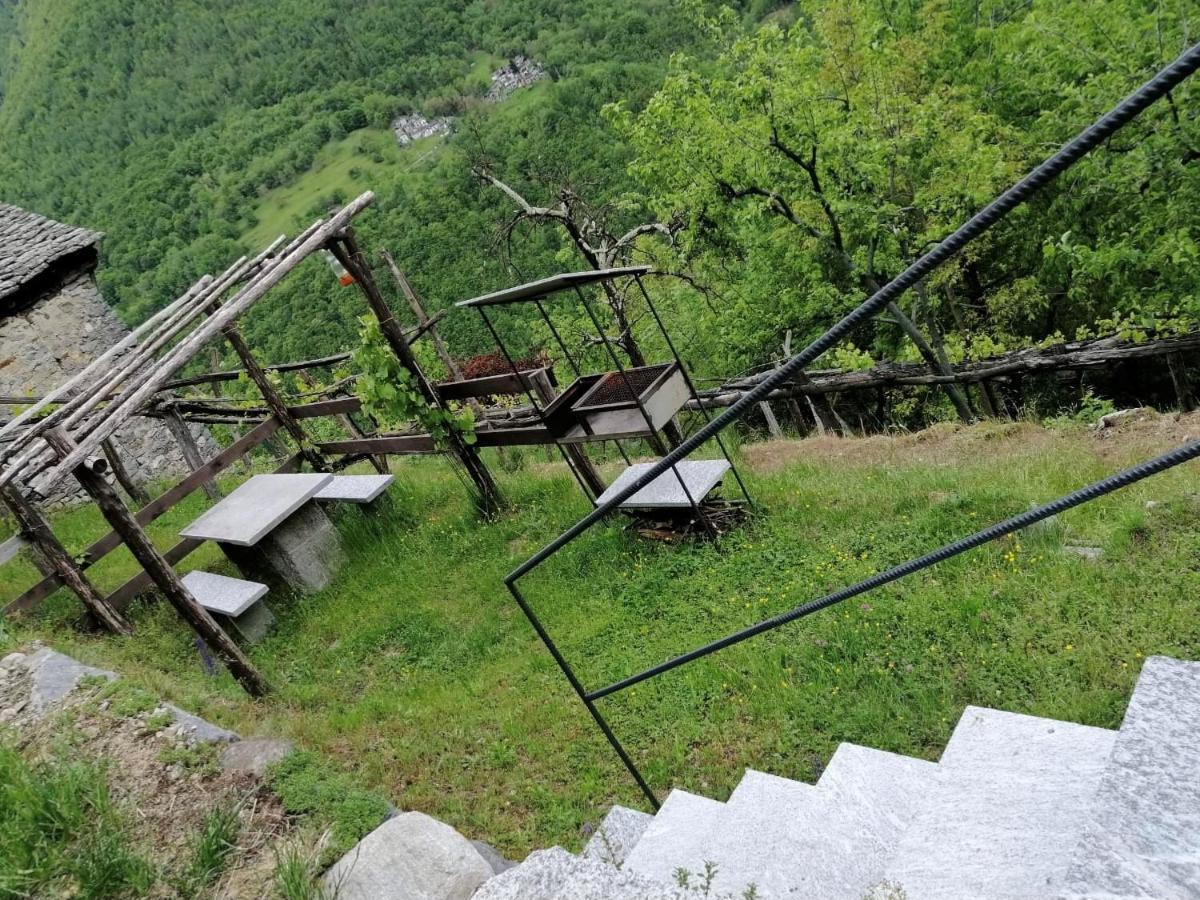 Casa Vacanze La Carbunera Domodossola Exterior foto