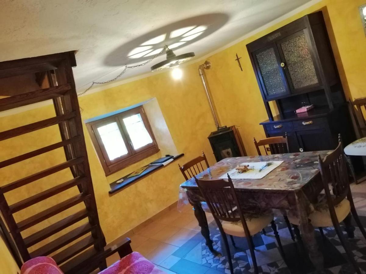 Casa Vacanze La Carbunera Domodossola Exterior foto