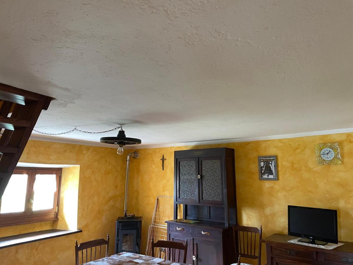 Casa Vacanze La Carbunera Domodossola Exterior foto