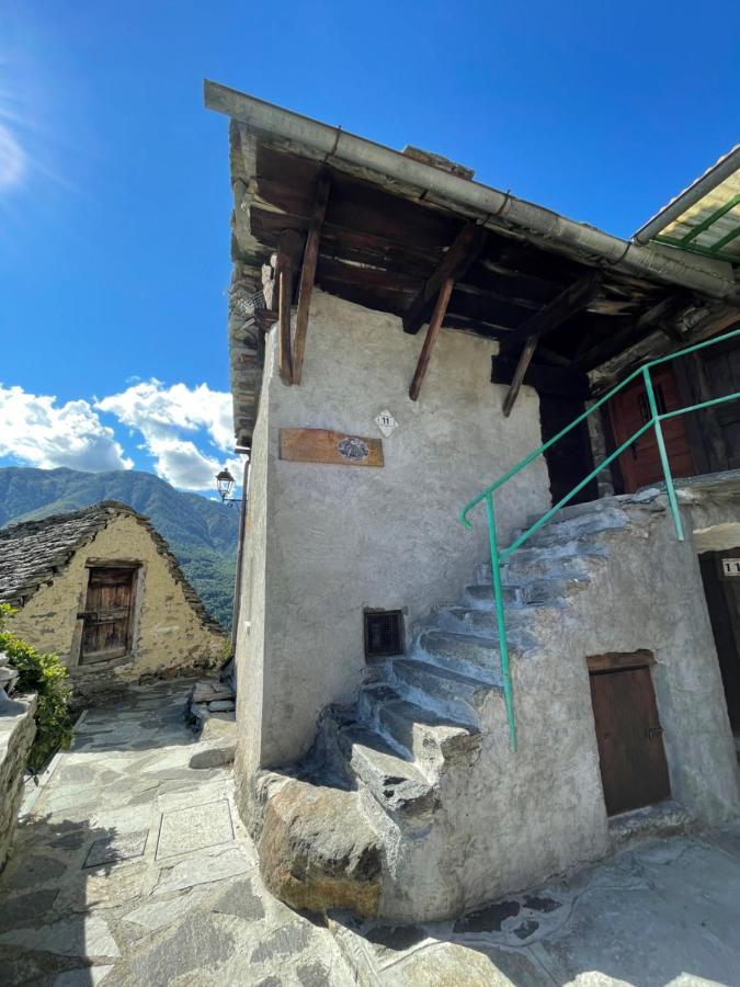 Casa Vacanze La Carbunera Domodossola Exterior foto