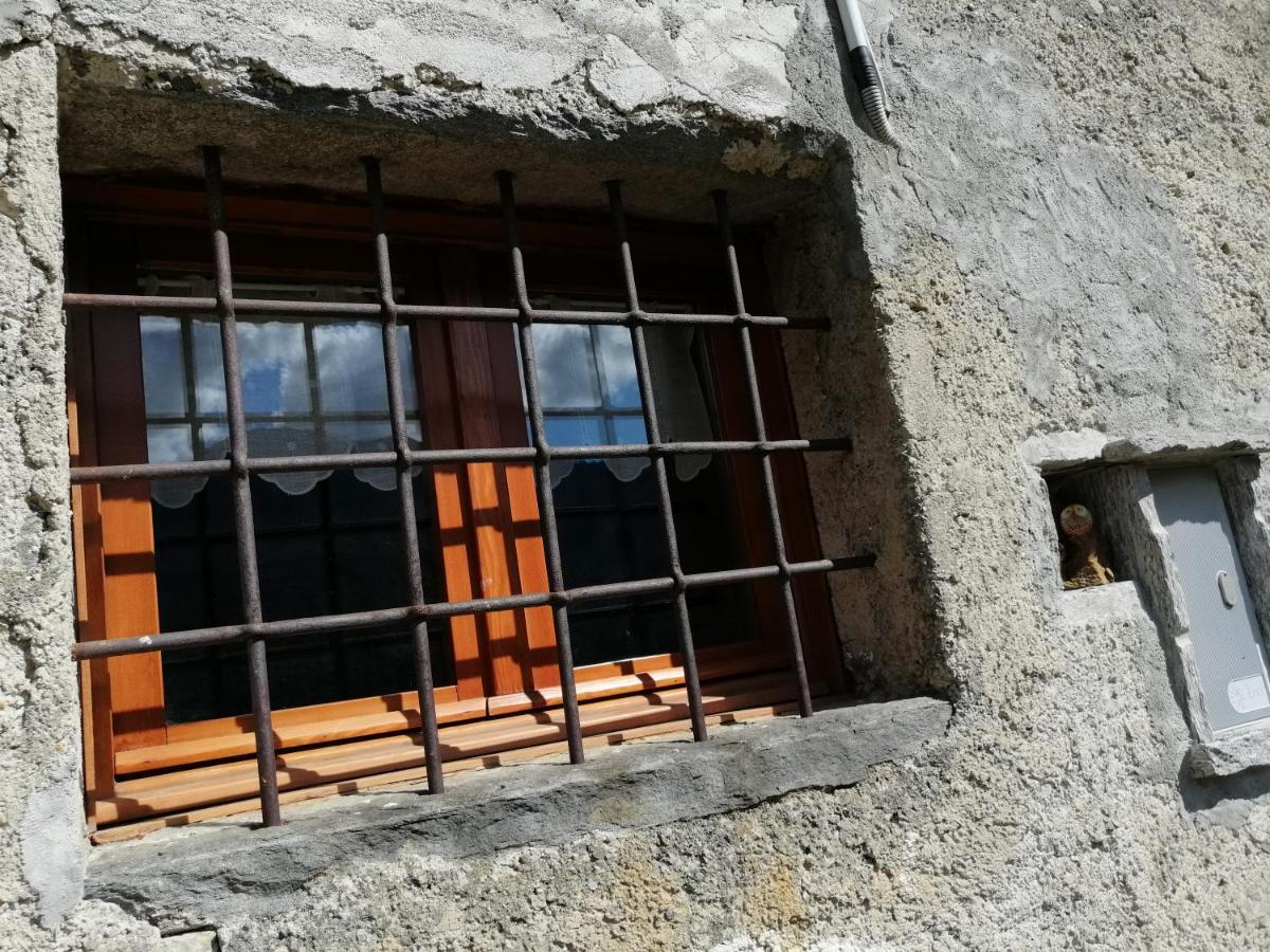 Casa Vacanze La Carbunera Domodossola Exterior foto